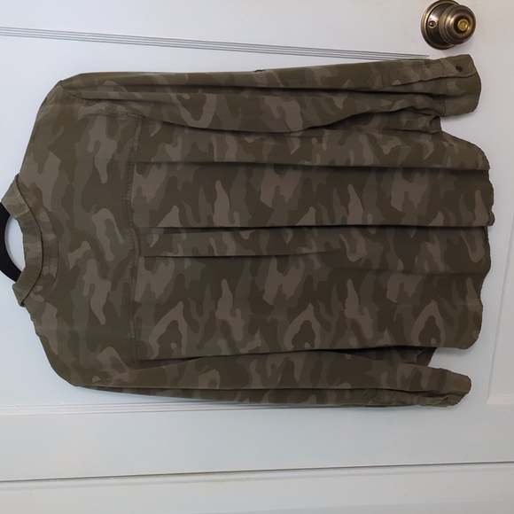 a.n.a Sz L Camo Print Button Up Long Sleeve Shirt with Collar - Picture 5 of 5